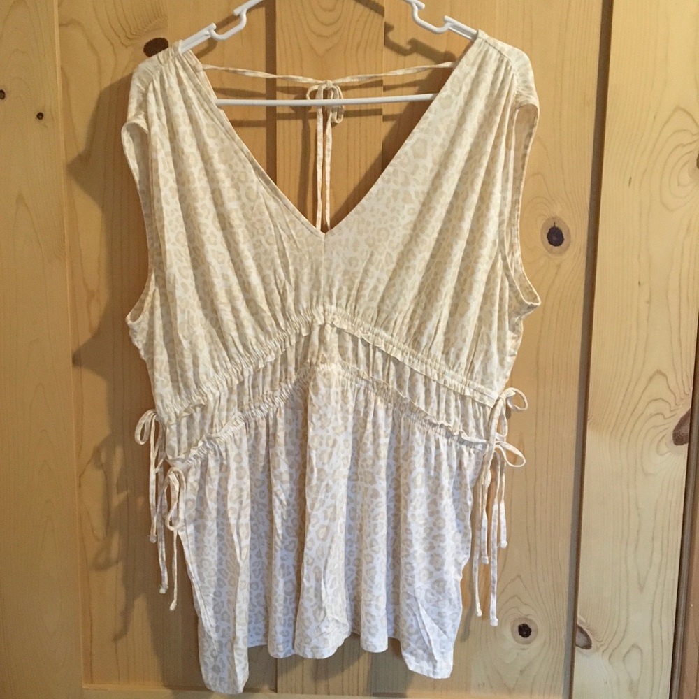 Maurices Beige Leopard V-Neck Top Size Large